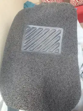 Di jual karpet mobil ada 2 warna merah dan hitam