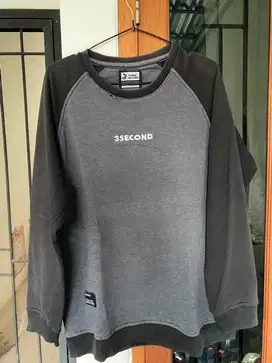 Sweater Jaket Crewneck Three Second
