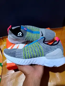Nike React Phantom Run Flyknit 2 'Rough Green Sequoia'