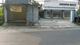 DISEWAKAN KIOS PINGGIR JALAN RAYA JAKSEL SEBELAH POMBENSIN PERTAMINA