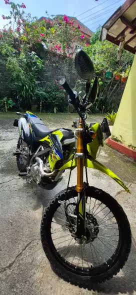 KLX 150 BF tipe tertinggi