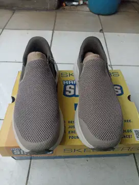 sepatu skechers slip-ins