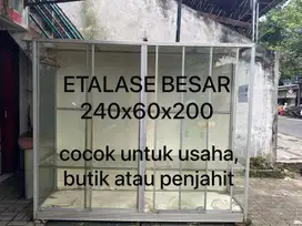 Etalase besar super jumbo untuk butik