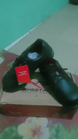 Sepatu safety cheetah