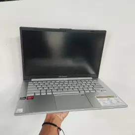 ASUS VIVOBOOK AMD RYZEN RAM 8GB SSD 256GB SIAP PAKAI