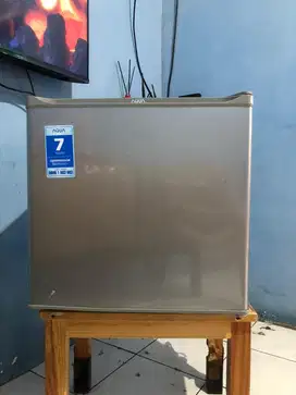 Aqua AQRD50 Kulkas Mini Portable / Lemari Es