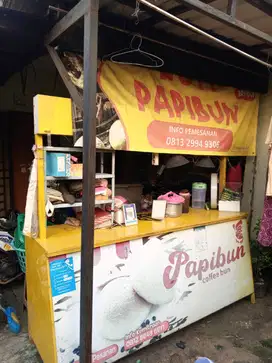 Meja jualan bekas dagang roti.