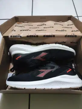 Sepatu Diadora UK 40