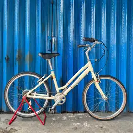 Sepeda commuter bike polygon sierra ex 24 lady cewe
