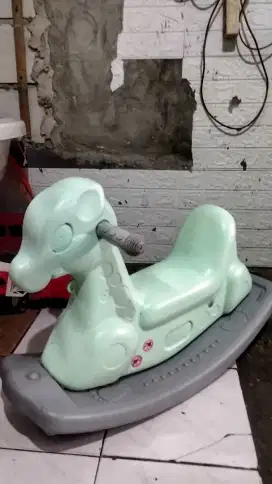Kuda poni jungkit