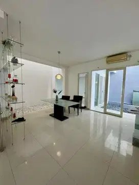 Pakuwon city San Antonio jual rumah termurah minimalis semi furnish