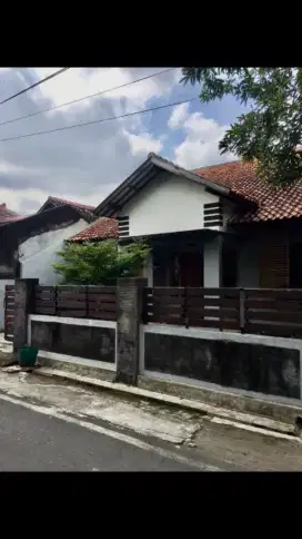 Rumah Solo surakarta laweyan 4br