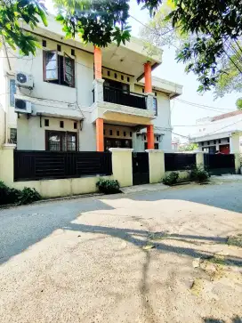Dijual rumah kost mewah 10 pintu full terisi LT 240 LB 300 di galaxy