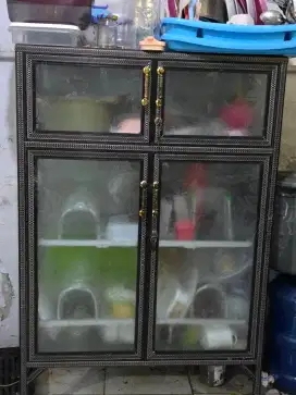 Jual lemari kaca untuk piring