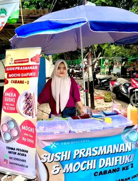 Dibutuhkan segera karyawan jualan sushi & mochi di bintara 8‼️