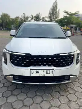 KIA CARNIVAL PREMIER 11 SEATER