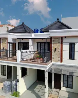Rumah dengan lingkungan nyaman 2 lantai dekat Lrt cibubur