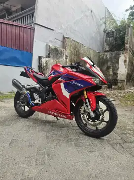 HONDA CBR250RR TRICOLOR SPQS
2022 LOW KM ONLY 712 PAJAK ON FULL 1 THN