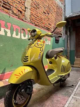 Vespa 946 10th Anniversario Special LUNAR EDITION (Bunny) 745/1000