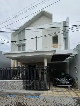 Rumah Bangunan Baru di Surabaya Barat