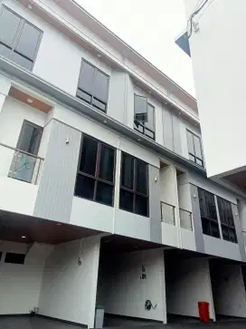 Dijual Rumah Baru Minimalis Modern 2 Lt di jl Dwi warna Jakarta Pusat