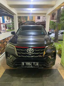 Dijual Toyota Fortuner VRZ TRD Sportivo Tahun 2021 Warna Hitam