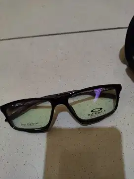 Kacamata OAKLEY