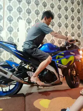 Mau numpang bos jual motor R25 masih mulus jarang di pake. Ss komplit