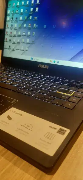 Asus vivobook backlite keyboard ram 8/512