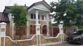 Di jual rumah mewah di colomadu