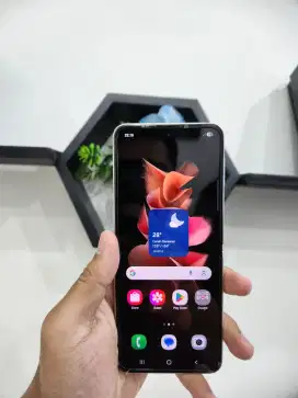 SAMSUNG ZFLIP 3 5G 8/128 CREAM GARANSI RESMI SEIN