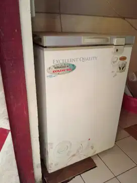 Di jual freezer / lemari pendingin