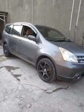 Nissan Livina 2010 Bensin