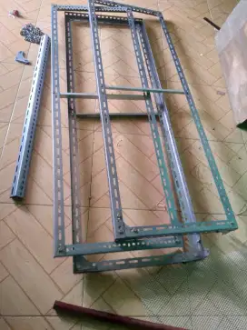 Rak-rak'an barang dari besi siku
