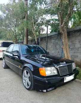Mercedes-Benz E300 1991 Bensin