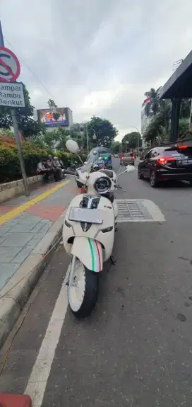Jual motor KEEWAY SHINY PUTIH GADING 2022 ITALY STYLE