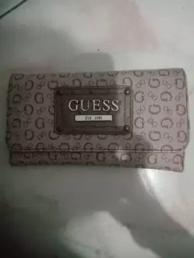 Dompet guess est 1981
