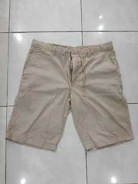Celana Pendek UNIQLO Warna Krem