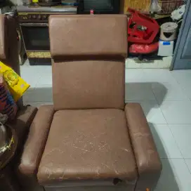 Kursi pijat refleksi bekas ada 4 buah