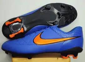 SEPATU SEPAK BOLA NIKE TIEMPO V Fg