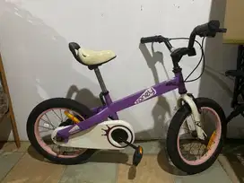 SEPEDA ANAK RODA 4 (tinggal pasang roda kecilnya)