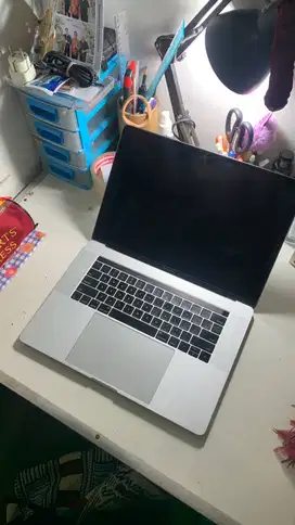 MACBOOK PRO 15 (2017) 512gb Ram 16gb