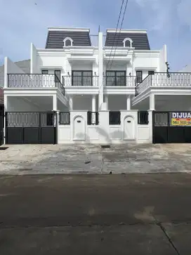Rumah mewah 2,5 lantai ruftop dekat jakarta