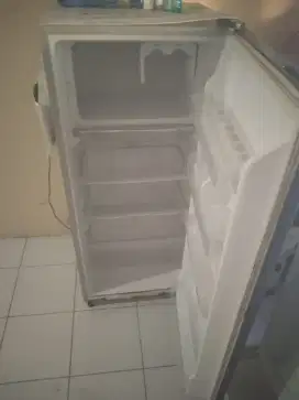 Kulkas 1 Pintu Polytron