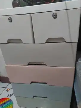 Lemari pakaian anak