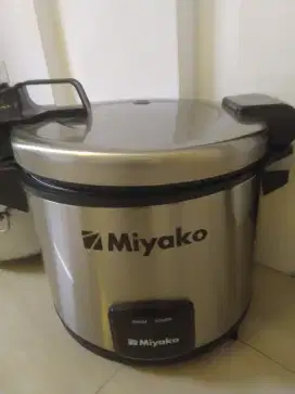 Di jual penanak nasi merk Miyako dan magic jar miyako