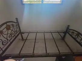 Dijual tempat tidur besi