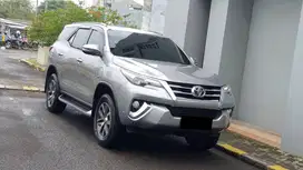 [ LOW KM ] Toyota Fortuner 2.7 SRZ Bensin AT Silver NIK 2016/2017