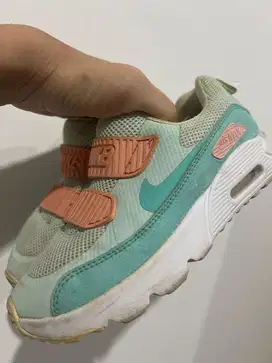 Sepatu nike anak second