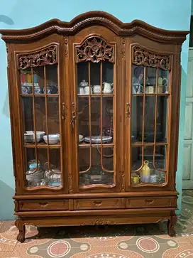 Lemari ukir hias kaca 3 pintu